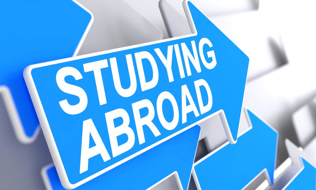 英語で留学が書かれてる矢印